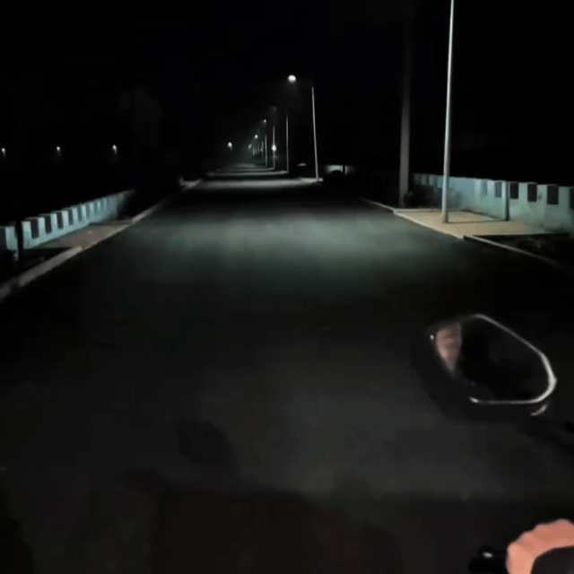 <strong>LumiDrive™ — Pack 2 Faros LED Auxiliares</strong><br><br>💡 3 Lupas LED<br><br>⚪ Luz Blanca + 🟡 Luz Ámbar<br><br>🏍️ Iluminación auxiliar<br><br>🚚 Envío GRATIS<br><br>💵 Paga al recibir